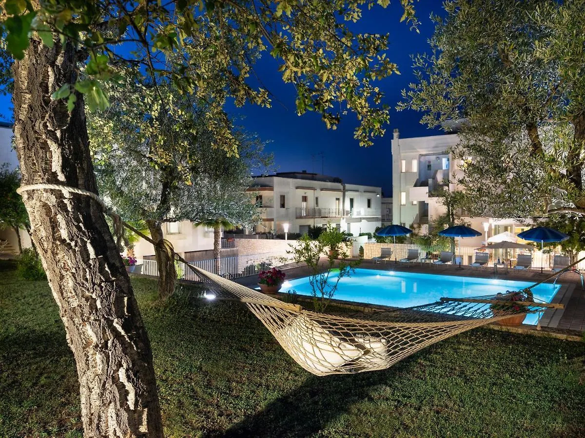 Soggiornare vicino al Trullo Sovrano: 6 Hotel 4 Stelle a Confronto